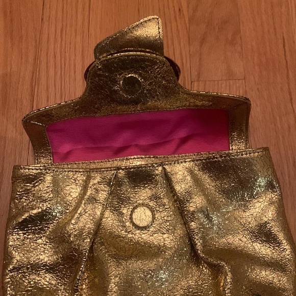 Juicy Couture Pam & Gela Gold Shimmery Magnetic Closure Clutch Purse Never Used - Picture 3 of 6